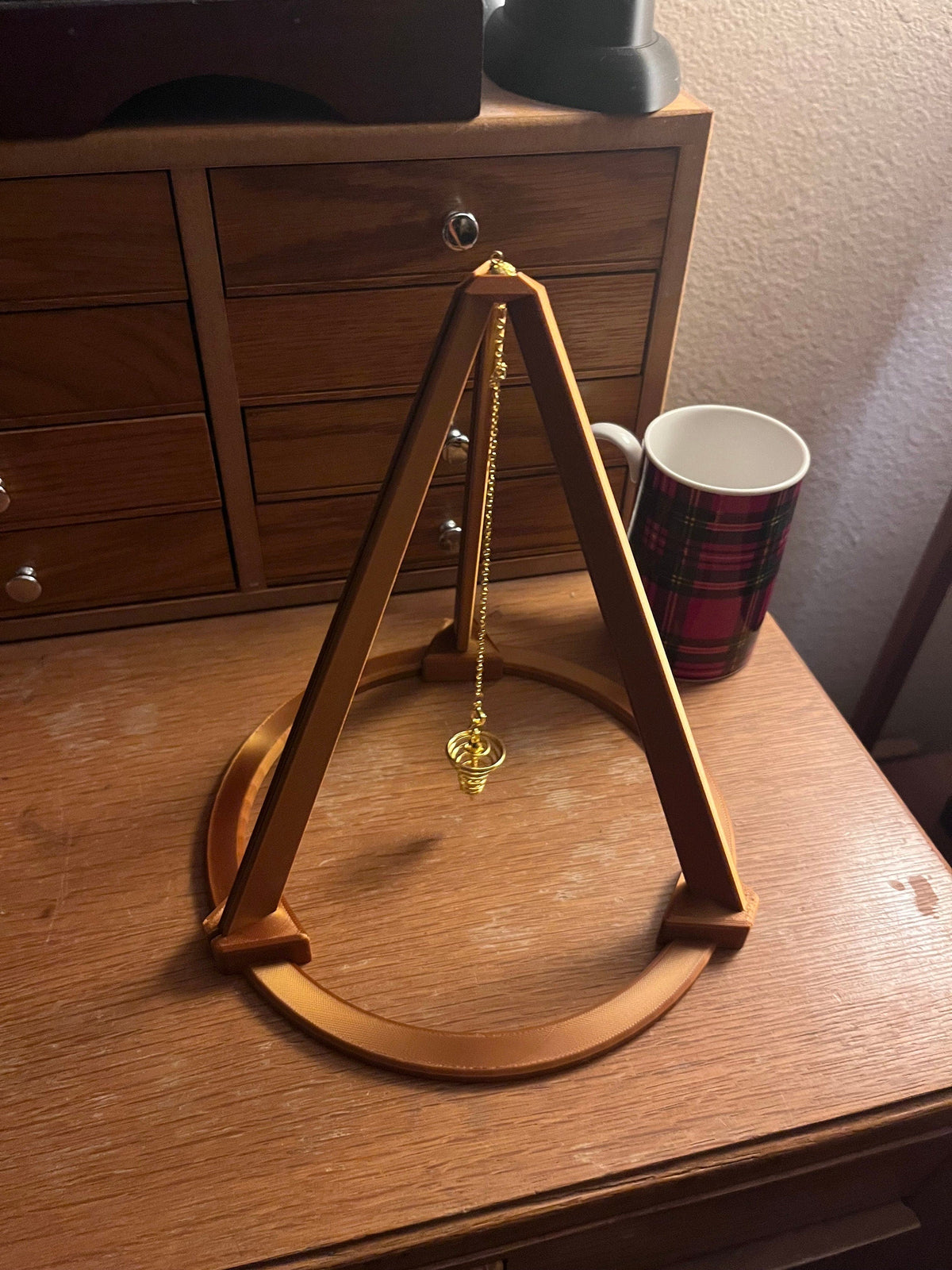 Large Pendulum Tripod Stand – 3D‑Printed Divination Tool | Gothic Altar Decor, Spiritual Focus & Manifestation
